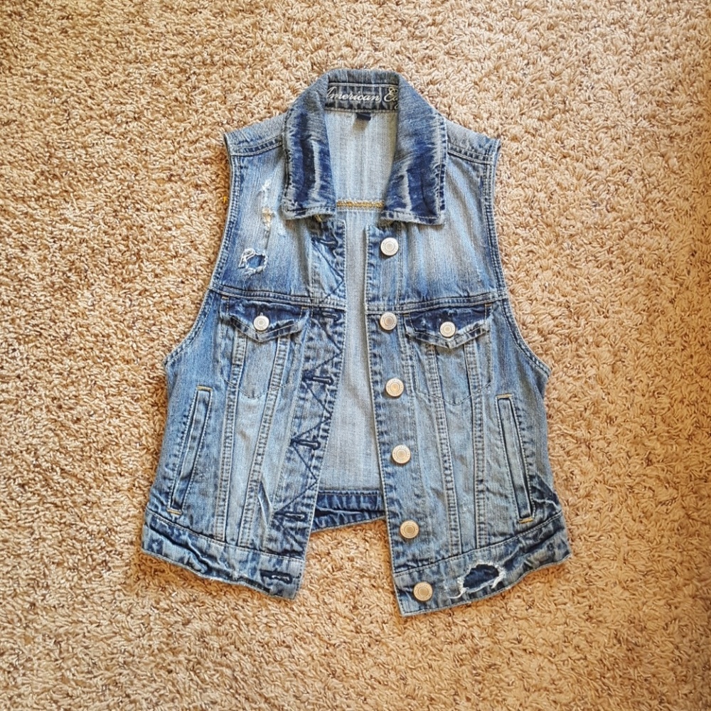 Cropped denim vest